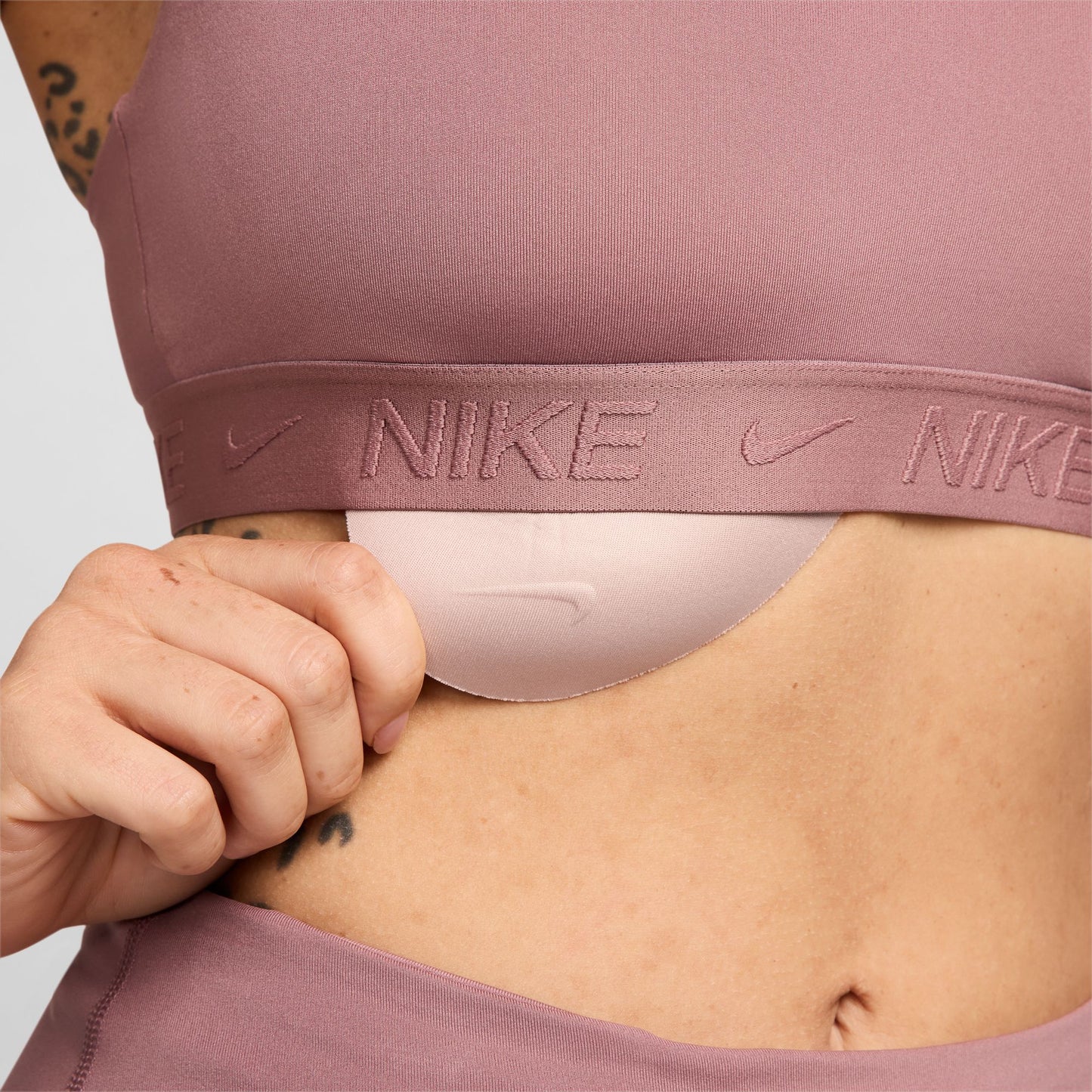 NIKE INDY TOP - LEICHTER HALT