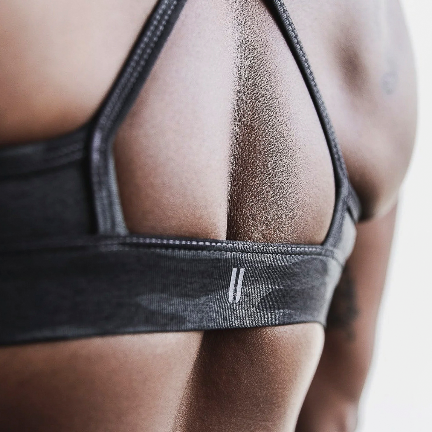 NOBULL High-Neck Top - Low Impact WHNBRA-CHRCMO